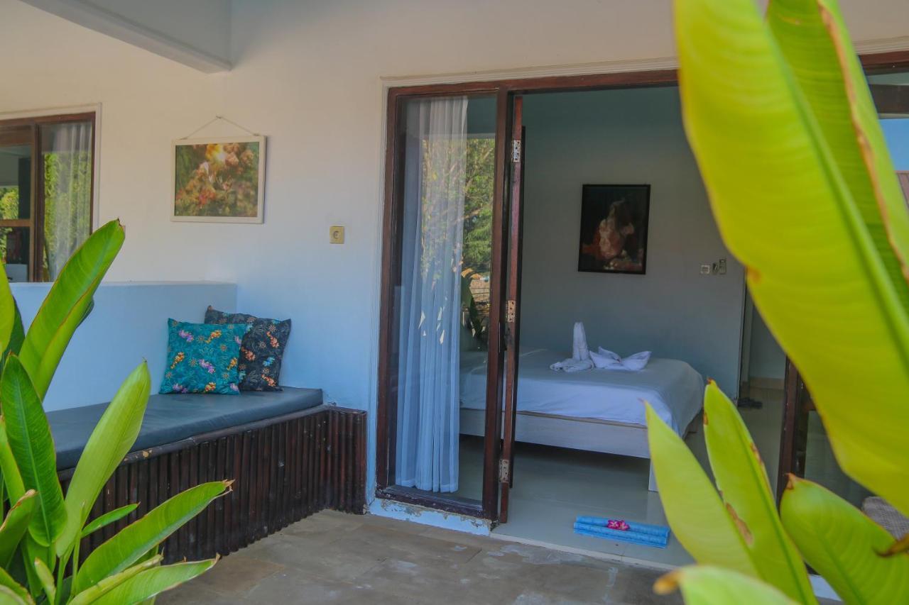 Divine Divers Gili Meno Exterior photo