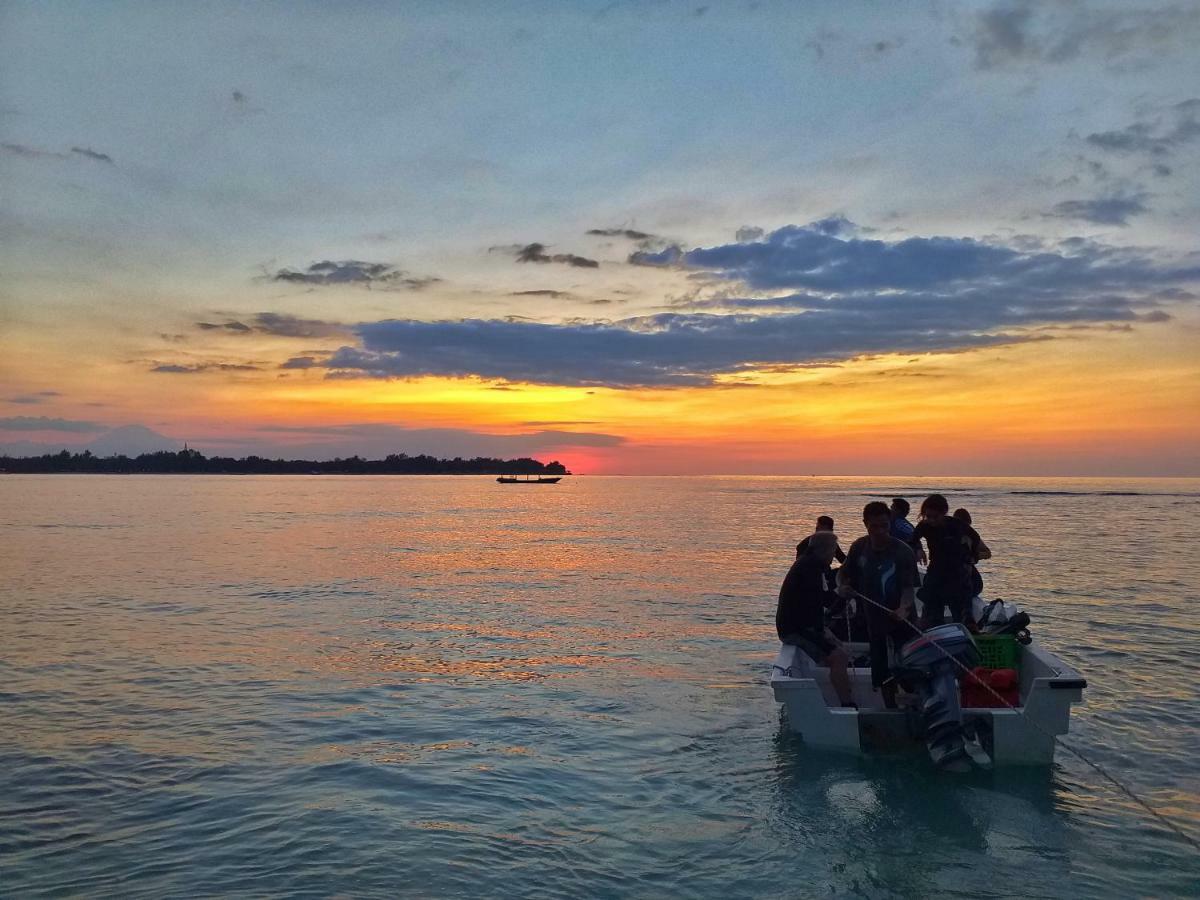 Divine Divers Gili Meno Exterior photo